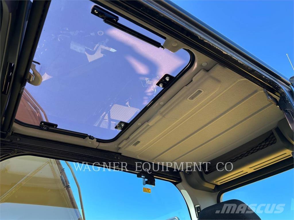 CAT 323 Kāpurķēžu ekskavatori