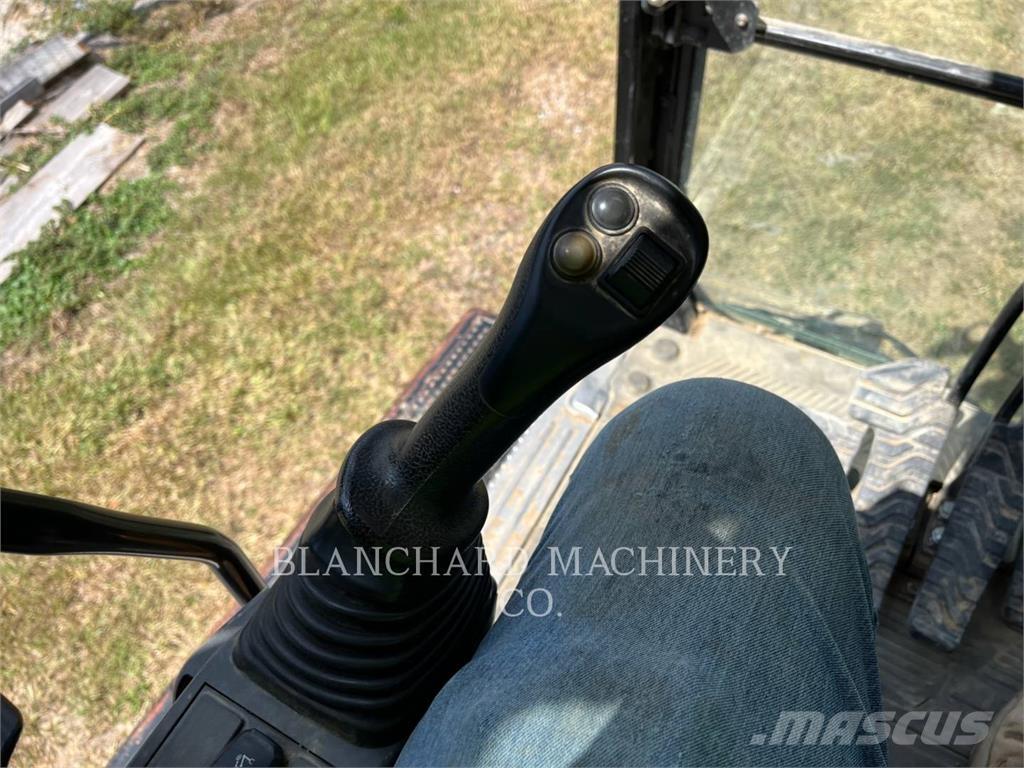 CAT 323 Kāpurķēžu ekskavatori