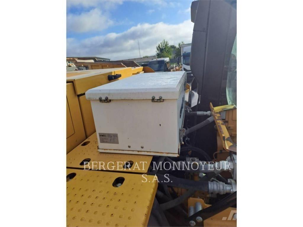 CAT 323-07 Kāpurķēžu ekskavatori