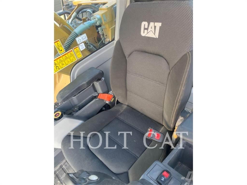 CAT 323 TC Kāpurķēžu ekskavatori