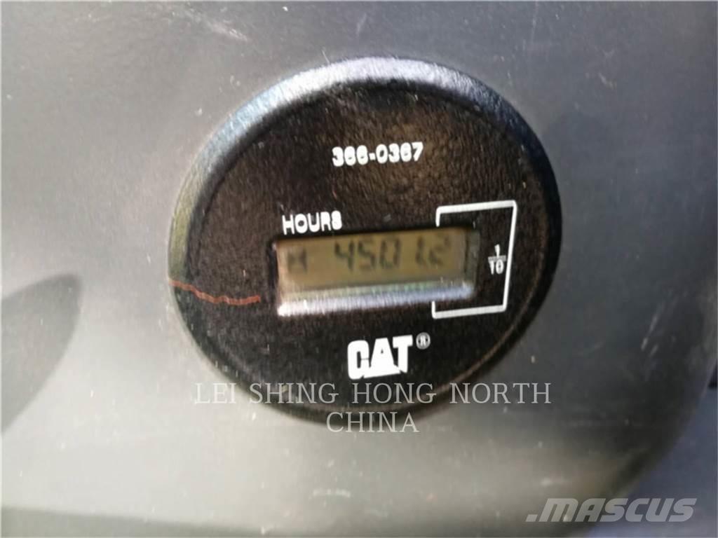 CAT 323D2L Kāpurķēžu ekskavatori