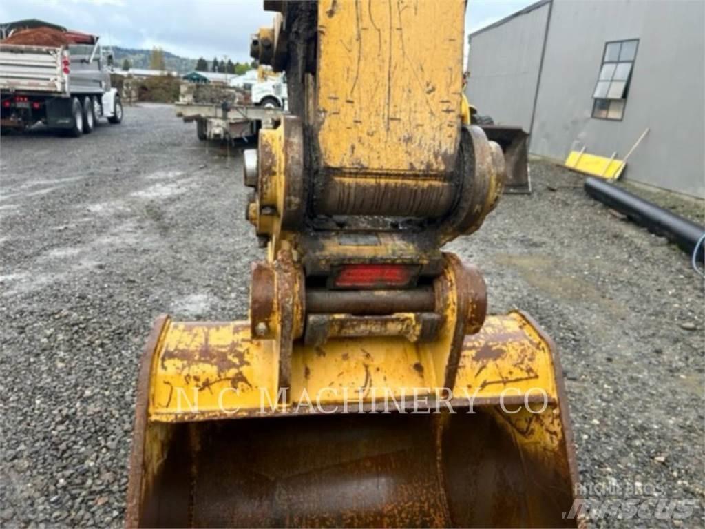CAT 325 Kāpurķēžu ekskavatori