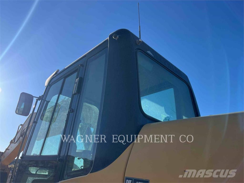 CAT 325DL Kāpurķēžu ekskavatori