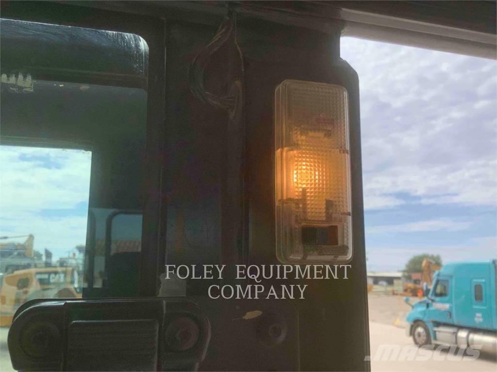 CAT 326FL9 Kāpurķēžu ekskavatori