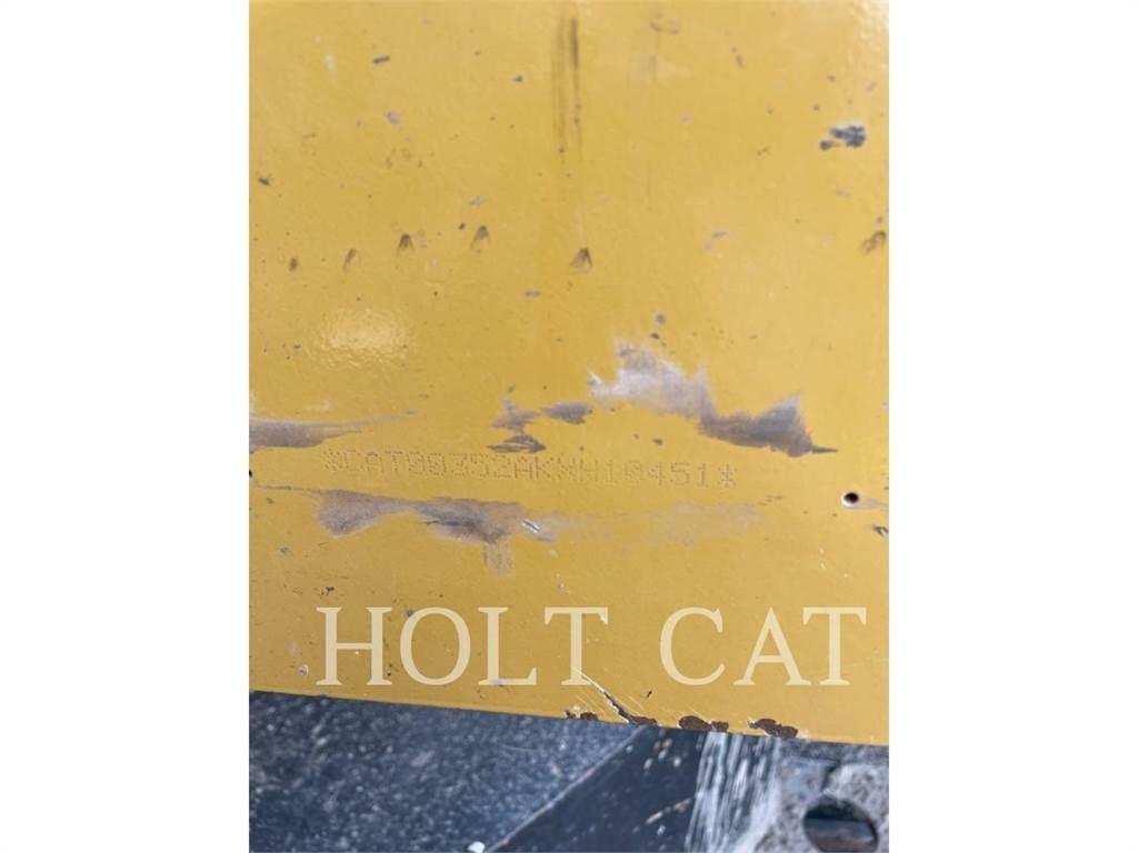 CAT 352 12 TC Kāpurķēžu ekskavatori