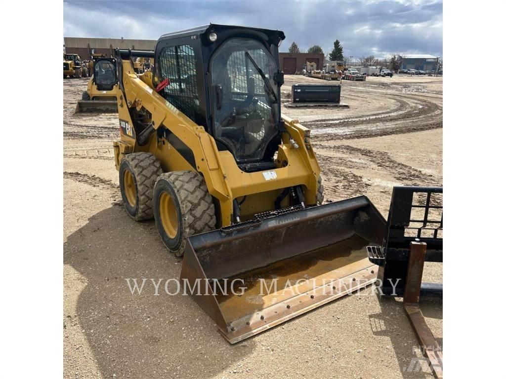 CAT 352D Lietoti riteņu kompaktiekrāvēji