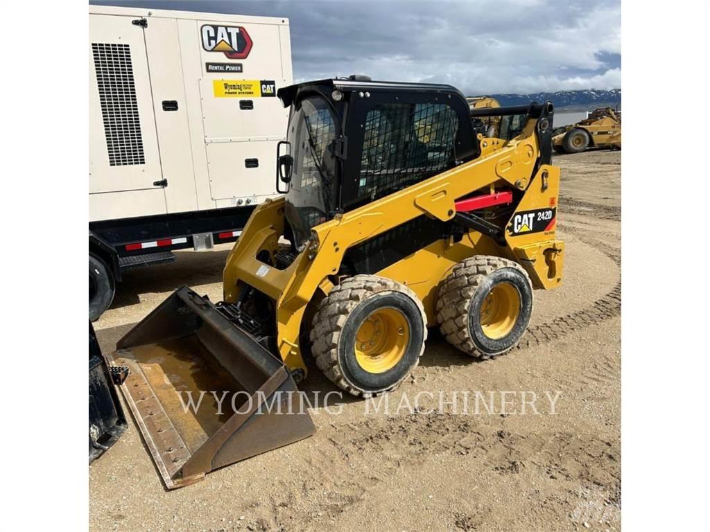 CAT 352D Lietoti riteņu kompaktiekrāvēji