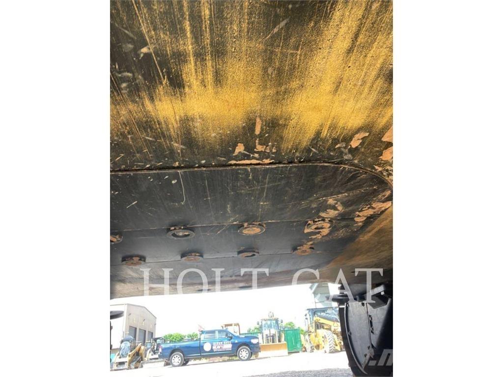 CAT 374 Kāpurķēžu ekskavatori