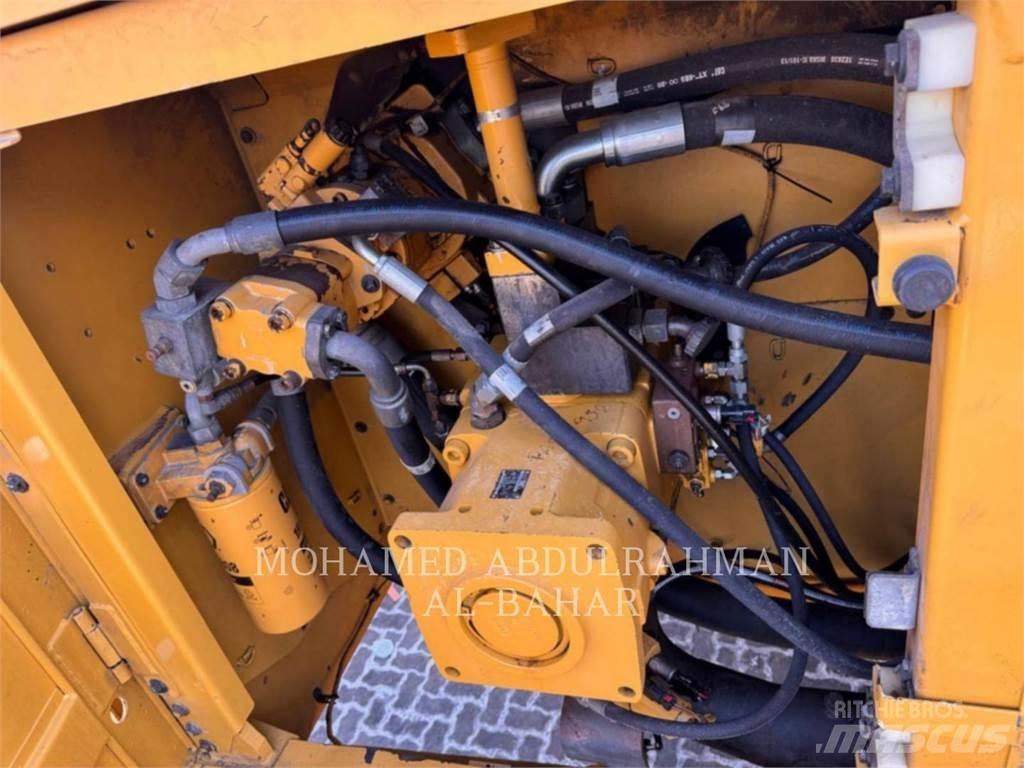 CAT 374D L Kāpurķēžu ekskavatori