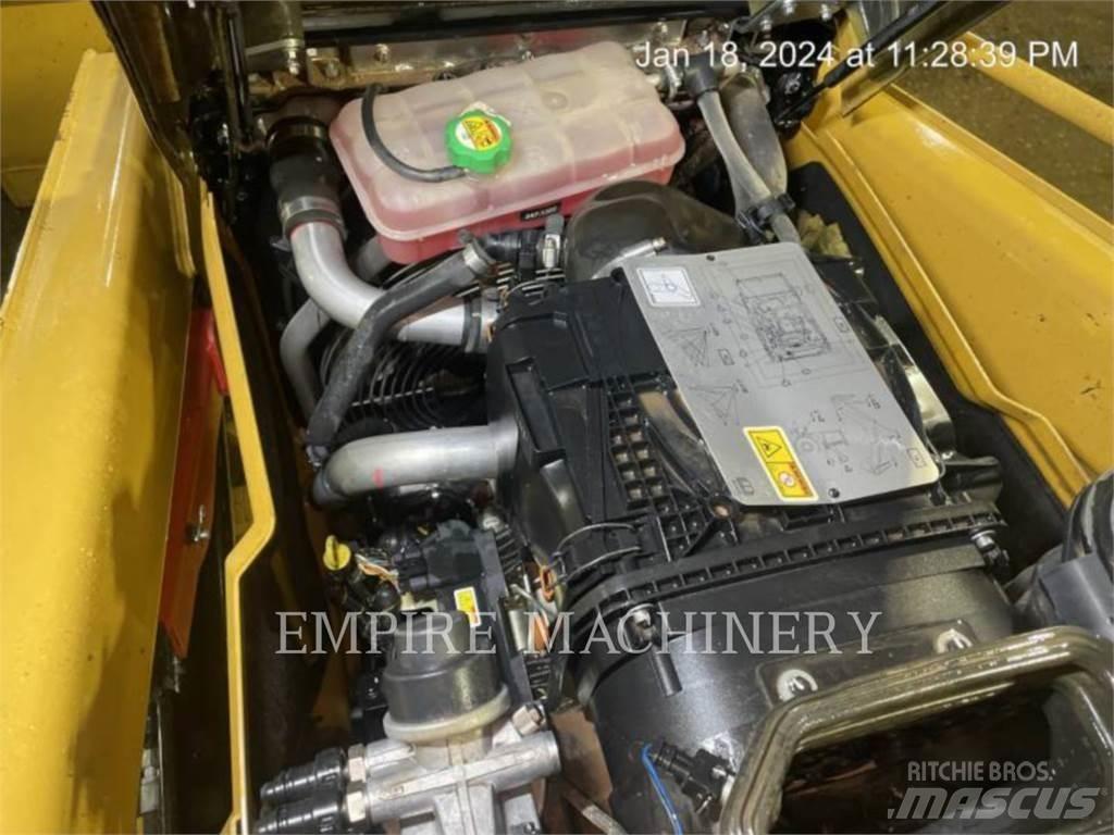 CAT 415F2 IL Iekrāvēji uz riteņiem