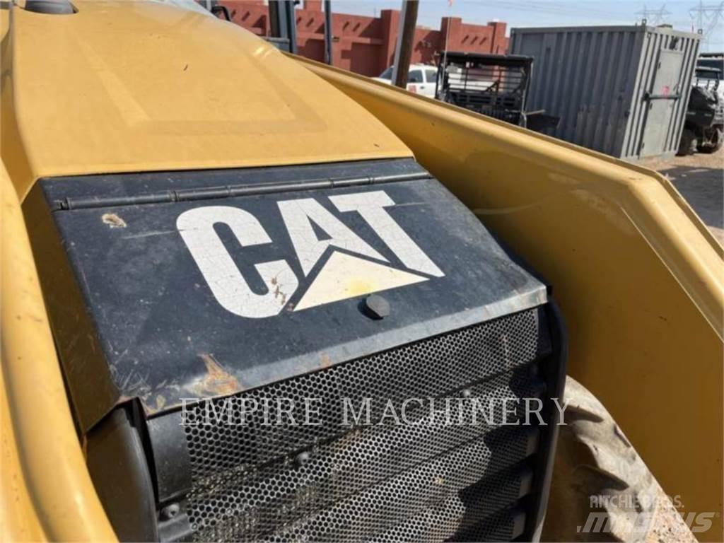 CAT 415F2 IL Iekrāvēji uz riteņiem