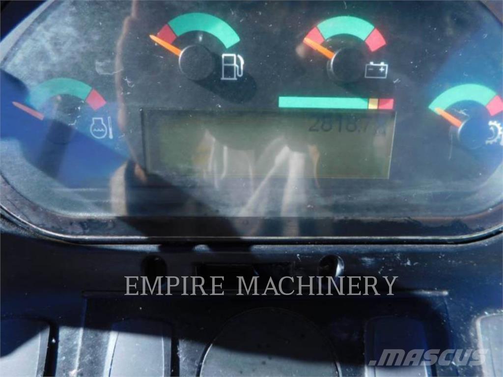 CAT 415F2 IL Iekrāvēji uz riteņiem