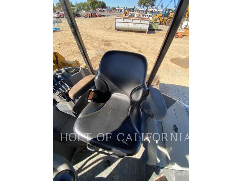 CAT 415IL Iekrāvēji uz riteņiem