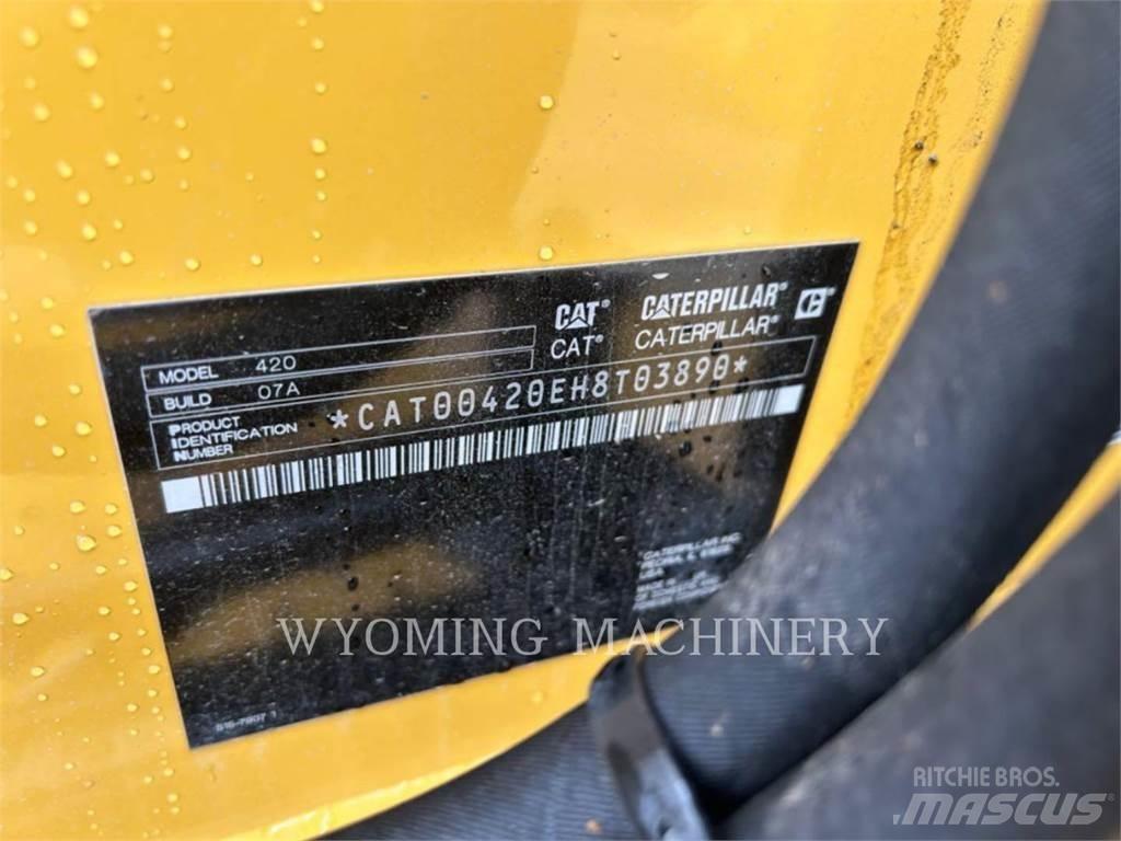 CAT 420 Ekskavatori-iekrāvēji
