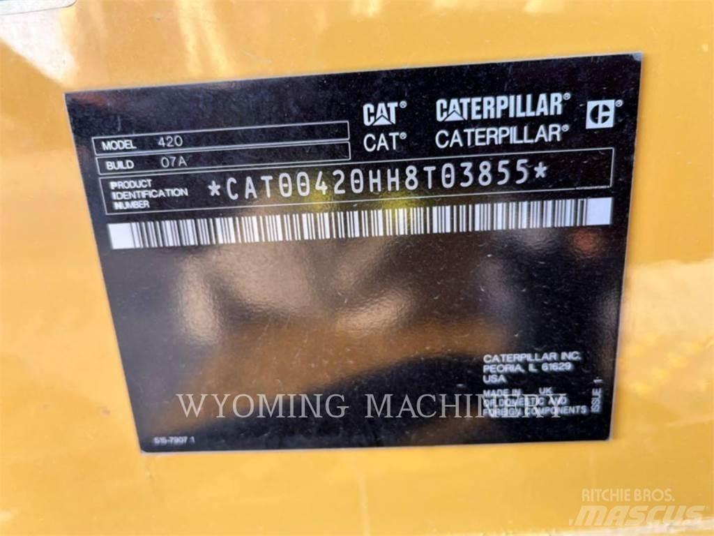 CAT 420 Iekrāvēji uz riteņiem
