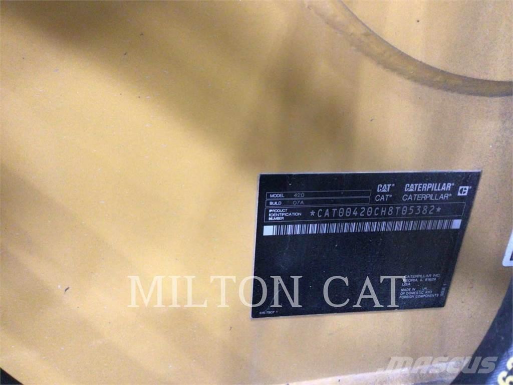 CAT 420 Ekskavatori-iekrāvēji