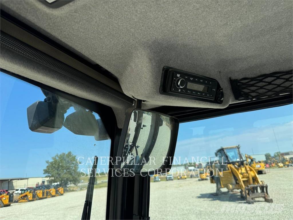 CAT 42007 Ekskavatori-iekrāvēji