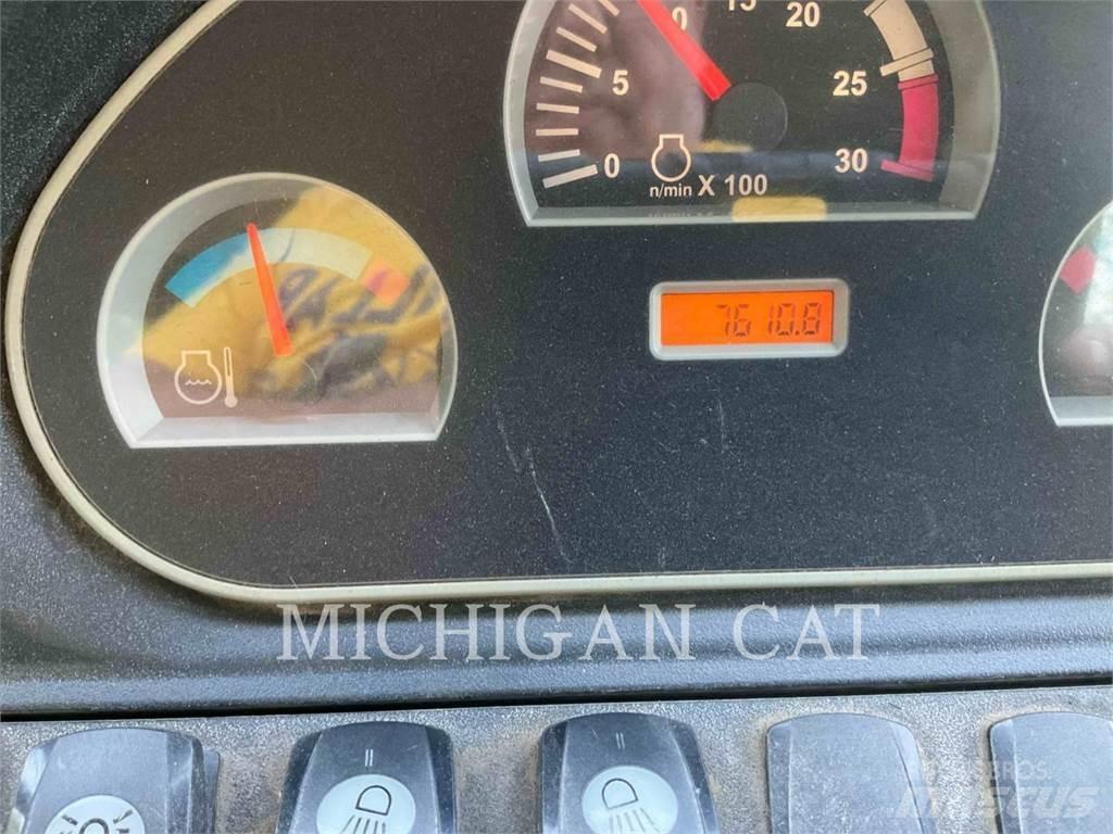 CAT 420E Ekskavatori-iekrāvēji