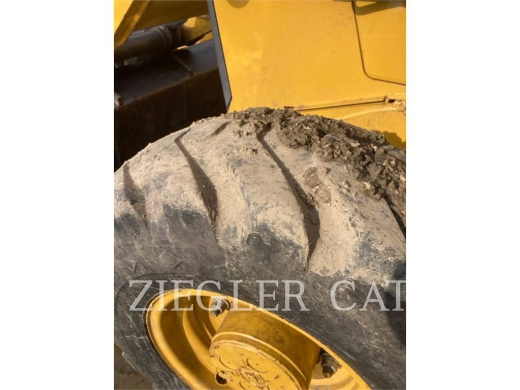 CAT 420F2 Ekskavatori-iekrāvēji