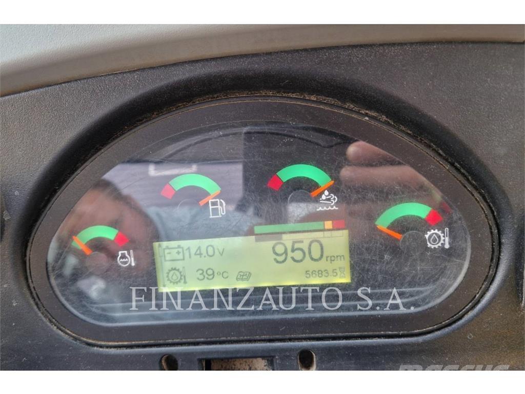 CAT 428F2 Ekskavatori-iekrāvēji