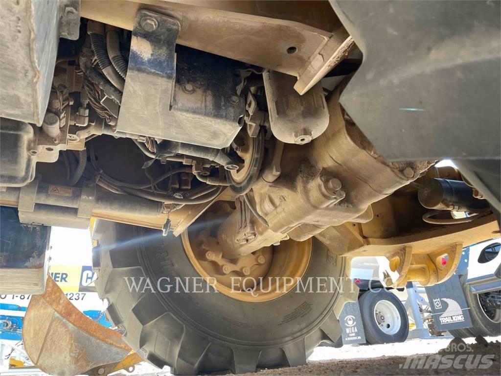 CAT 430F2 4WD Ekskavatori-iekrāvēji