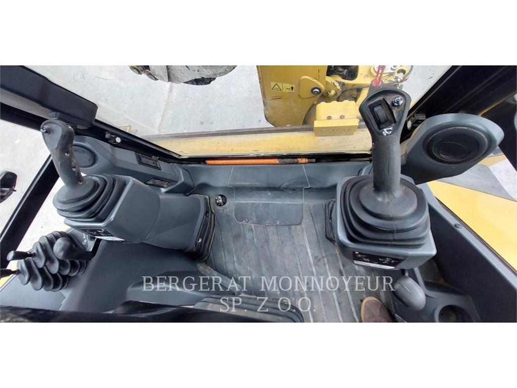 CAT 432F2 Ekskavatori-iekrāvēji