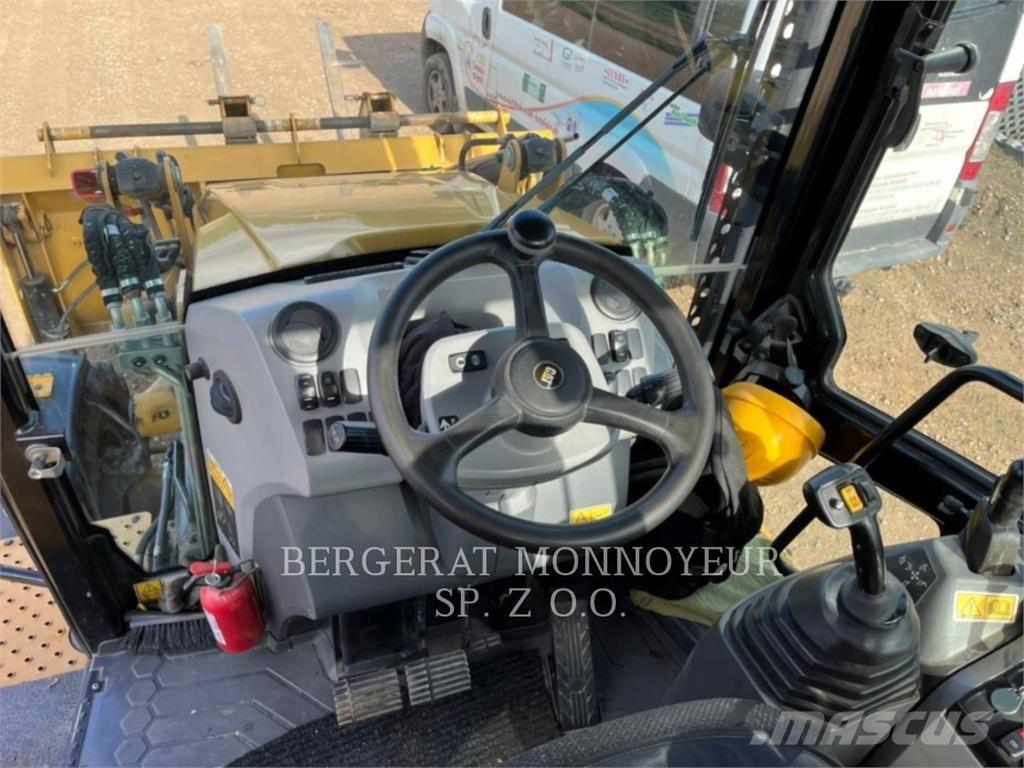CAT 432F2 Ekskavatori-iekrāvēji