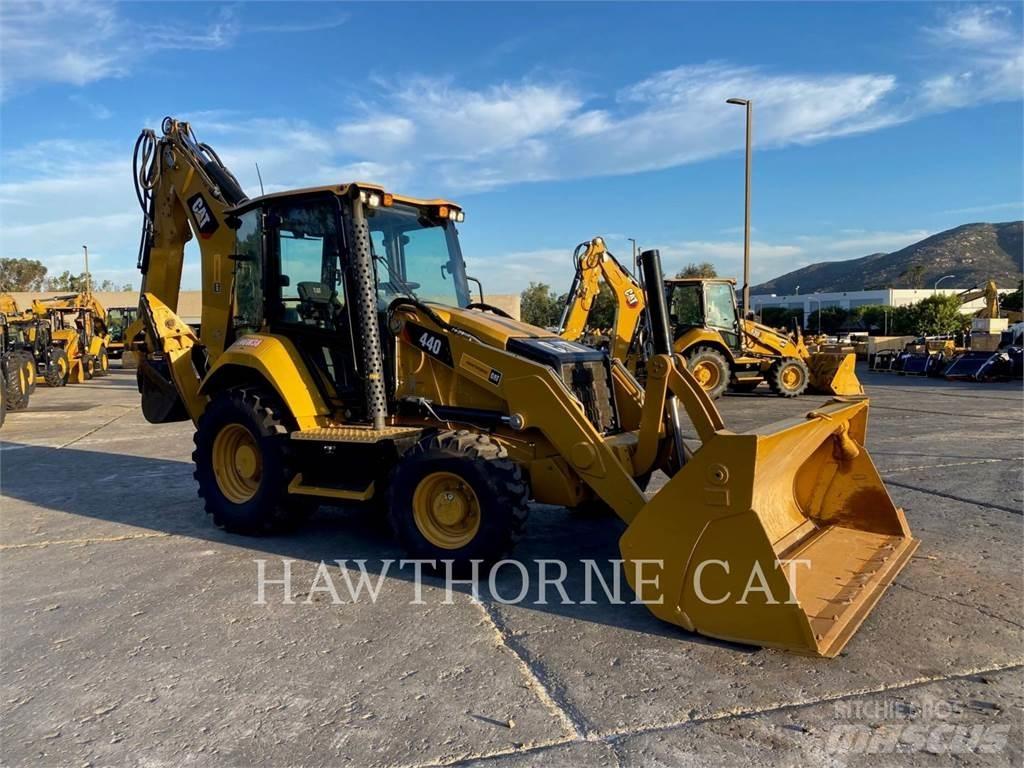 CAT 440 Ekskavatori-iekrāvēji