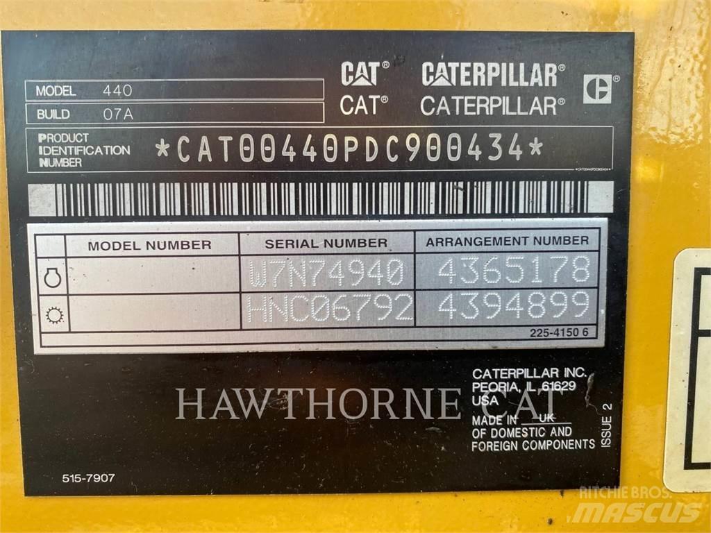 CAT 440 Ekskavatori-iekrāvēji