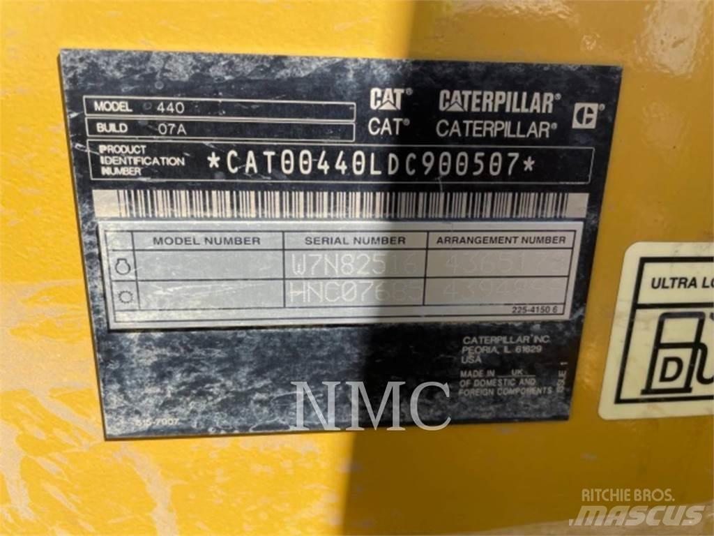 CAT 440 Ekskavatori-iekrāvēji