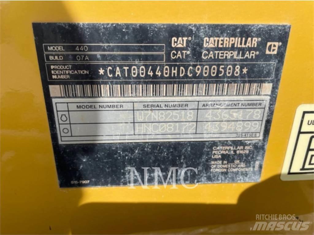 CAT 440 Ekskavatori-iekrāvēji