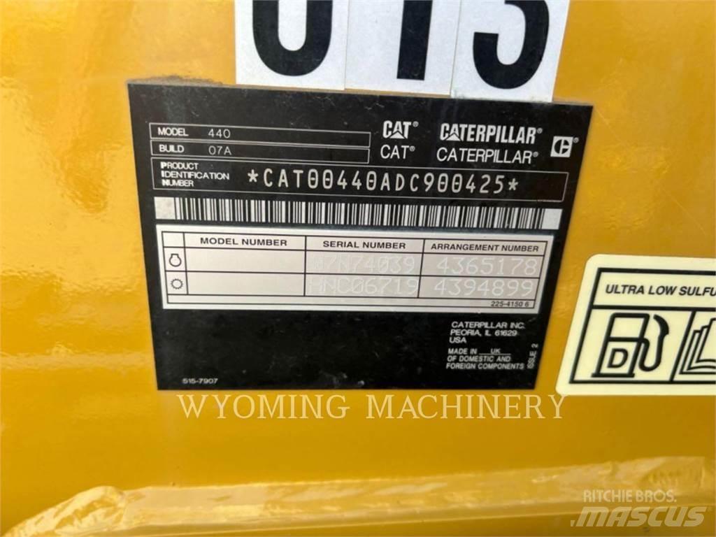 CAT 440 Ekskavatori-iekrāvēji