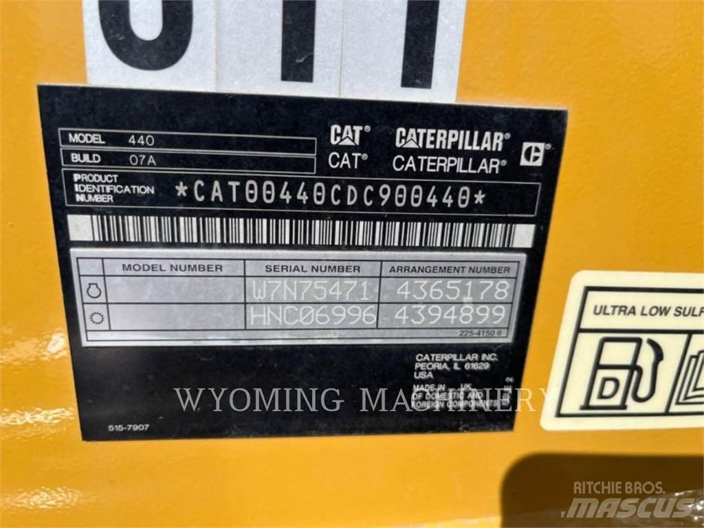 CAT 440 Ekskavatori-iekrāvēji