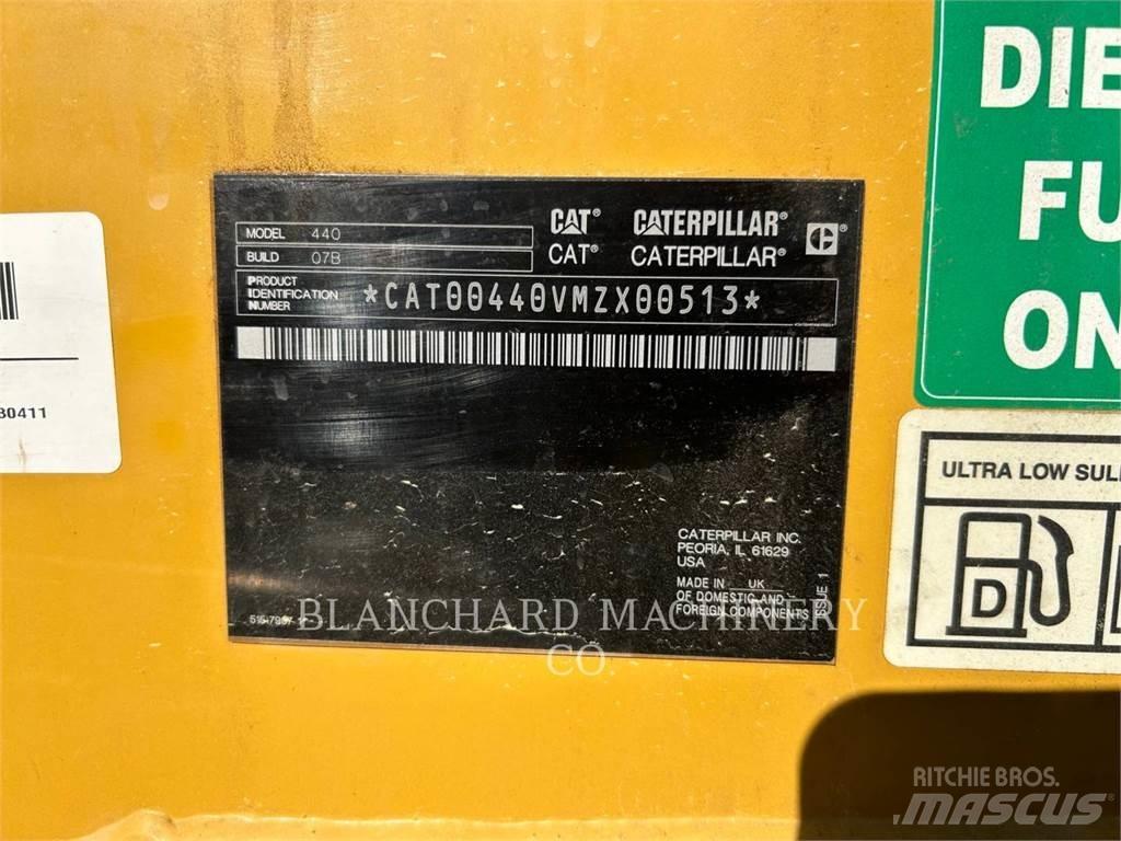 CAT 440 Ekskavatori-iekrāvēji