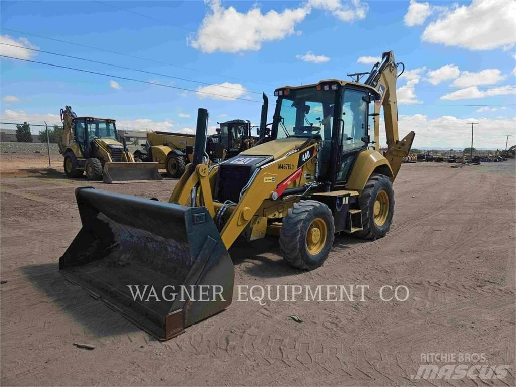 CAT 440 Ekskavatori-iekrāvēji