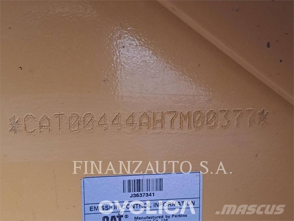 CAT 444 TRINITYB V Ekskavatori-iekrāvēji