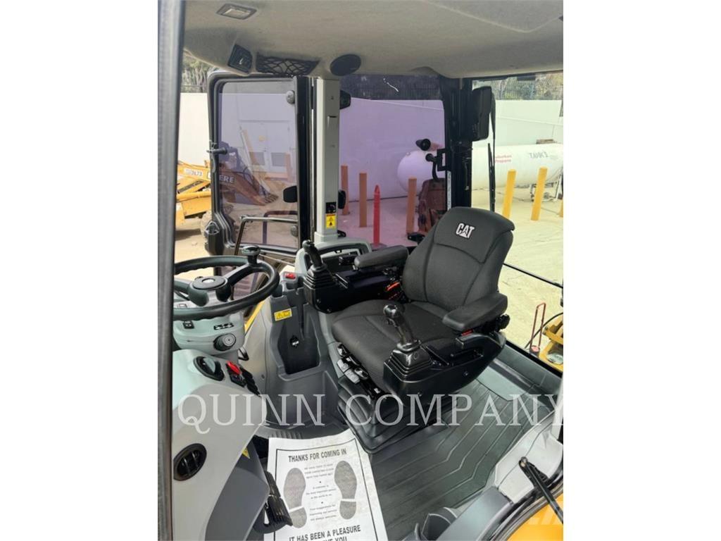 CAT 450 Ekskavatori-iekrāvēji