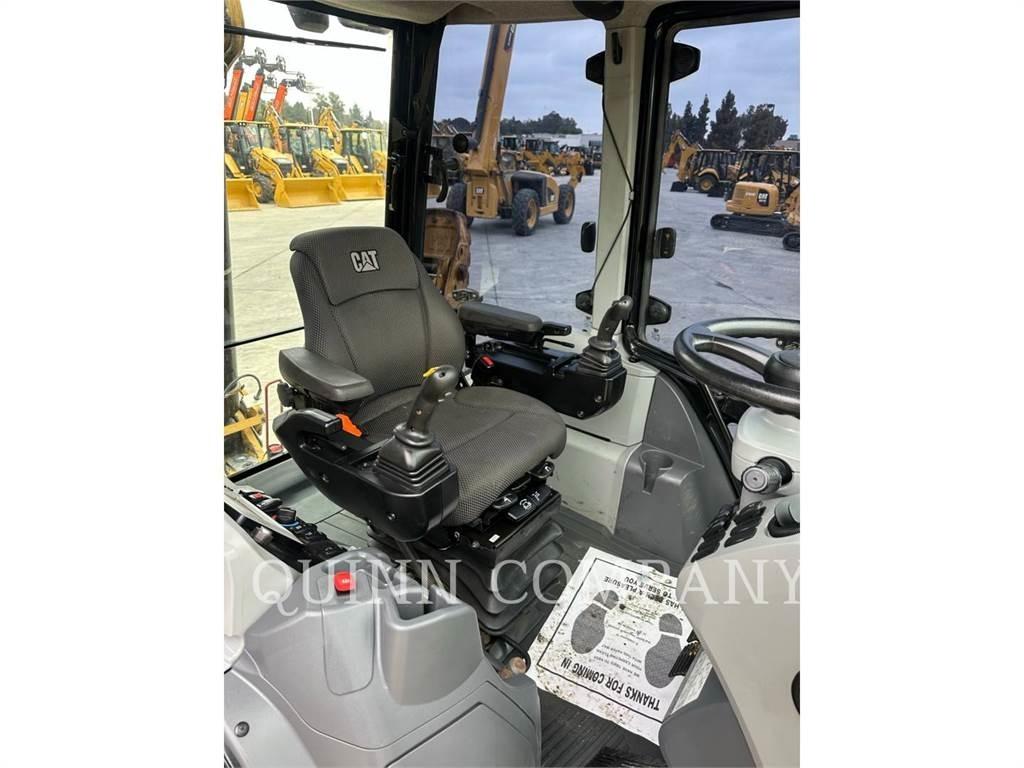 CAT 450 Ekskavatori-iekrāvēji