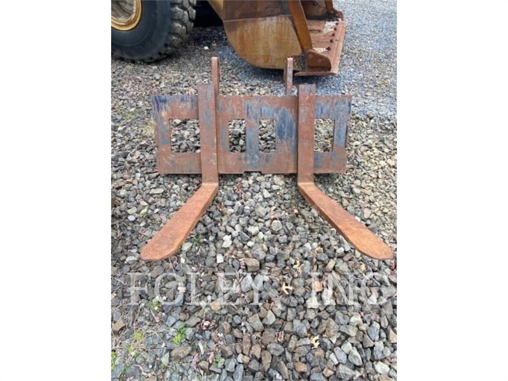 CAT 48 PALLET FORKS Dakšas