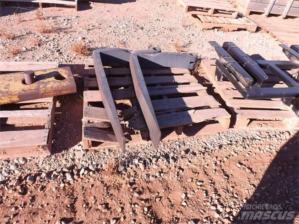 CAT 48TINES Dakšas