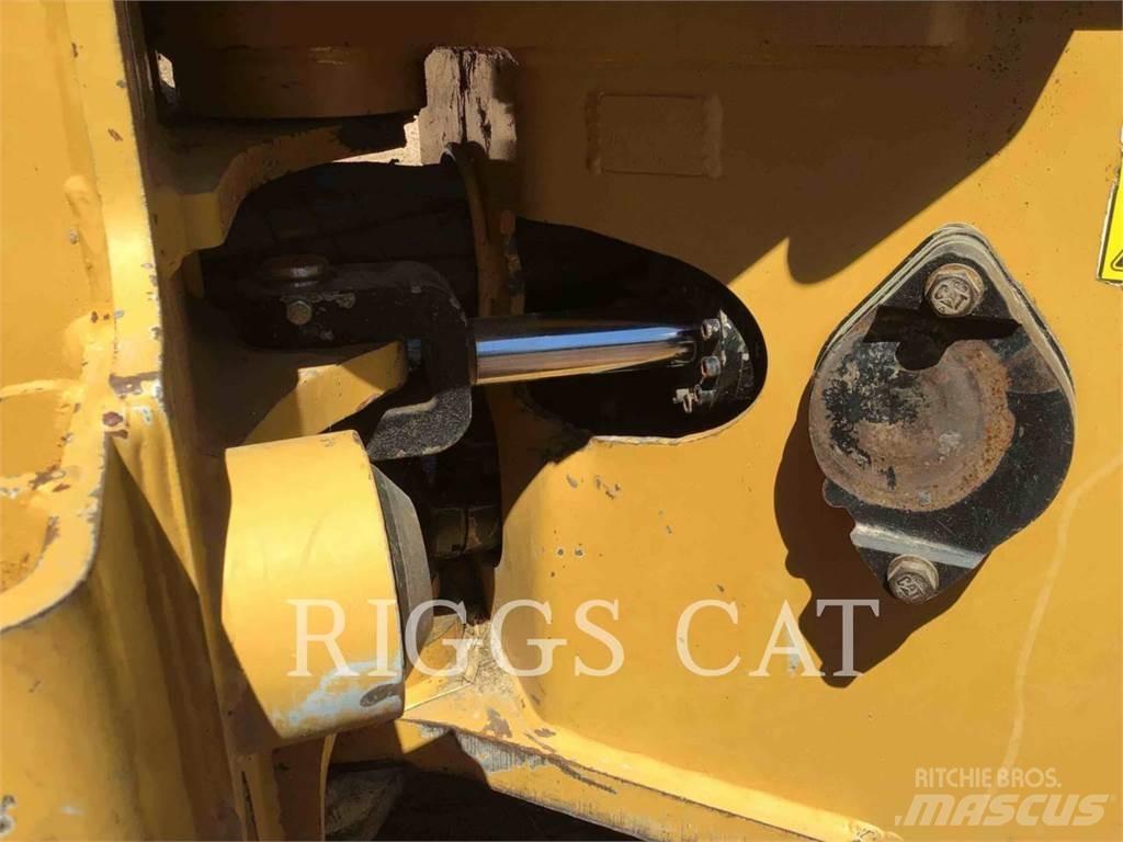 CAT 563C Zaru savācēji
