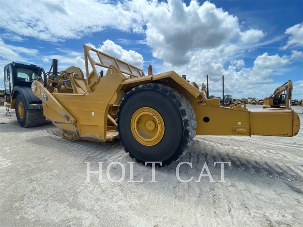 CAT 621 Skrēperi