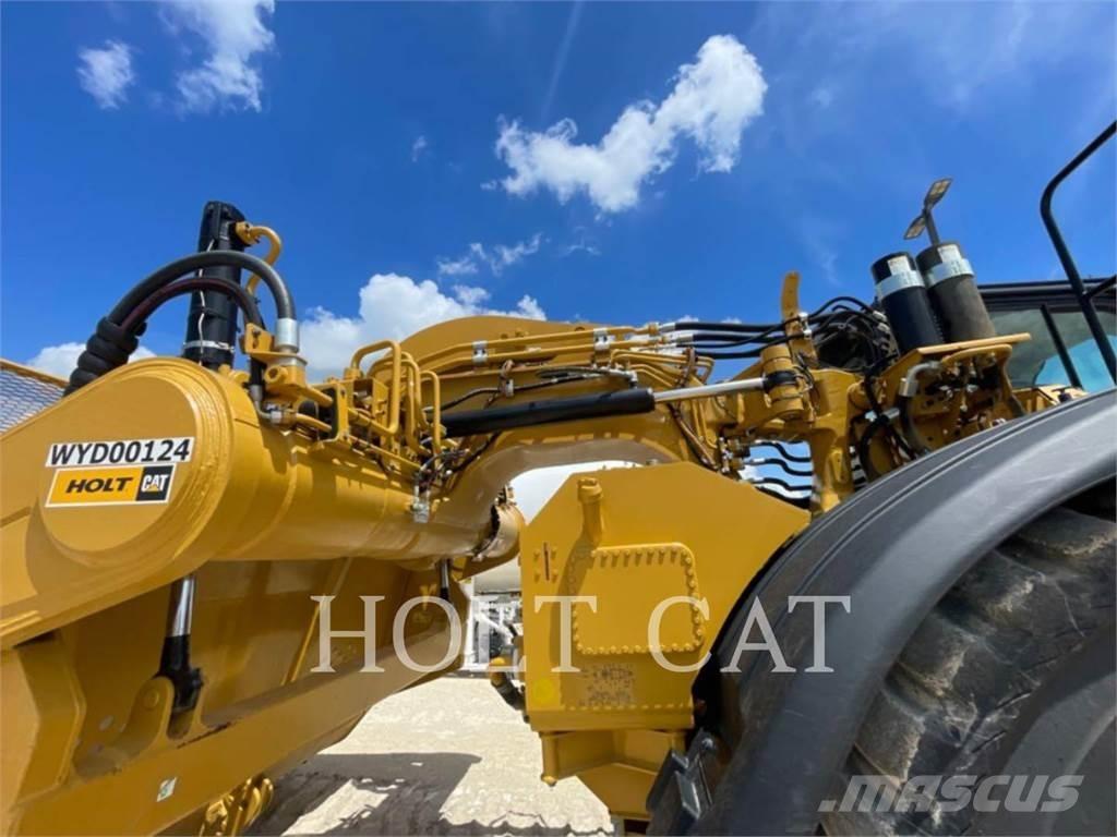 CAT 621 Skrēperi