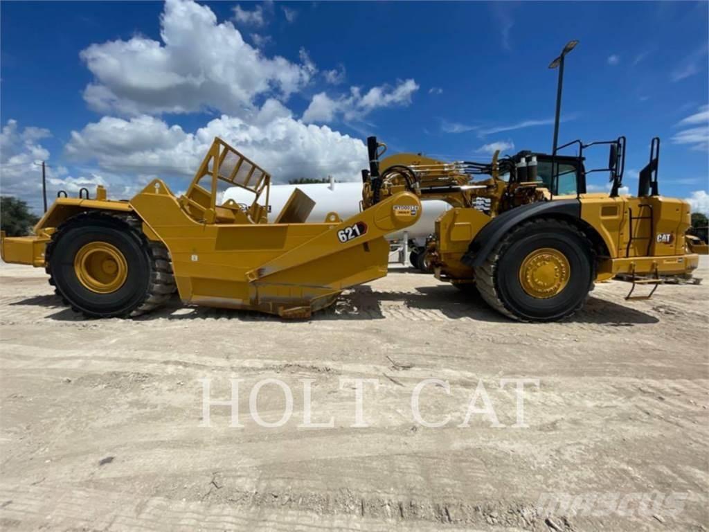 CAT 621 Skrēperi