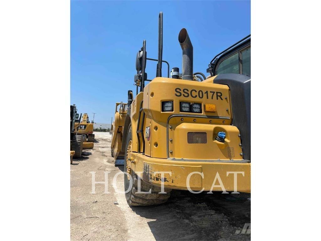CAT 621 Skrēperi