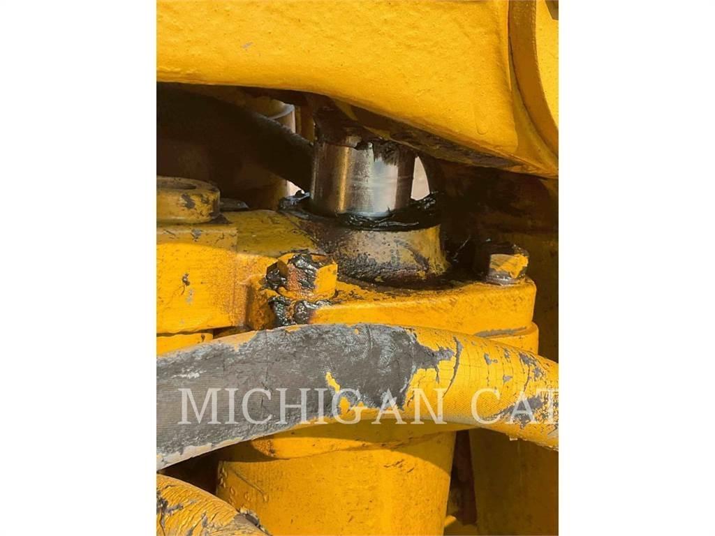 CAT 621B Skrēperi