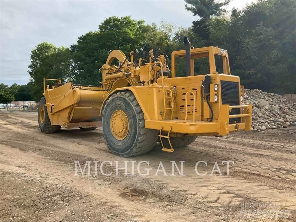 CAT 621E Skrēperi