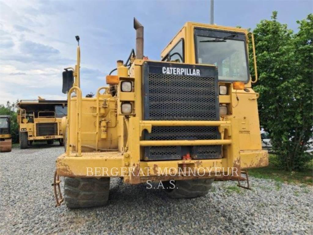 CAT 621F Skrēperi