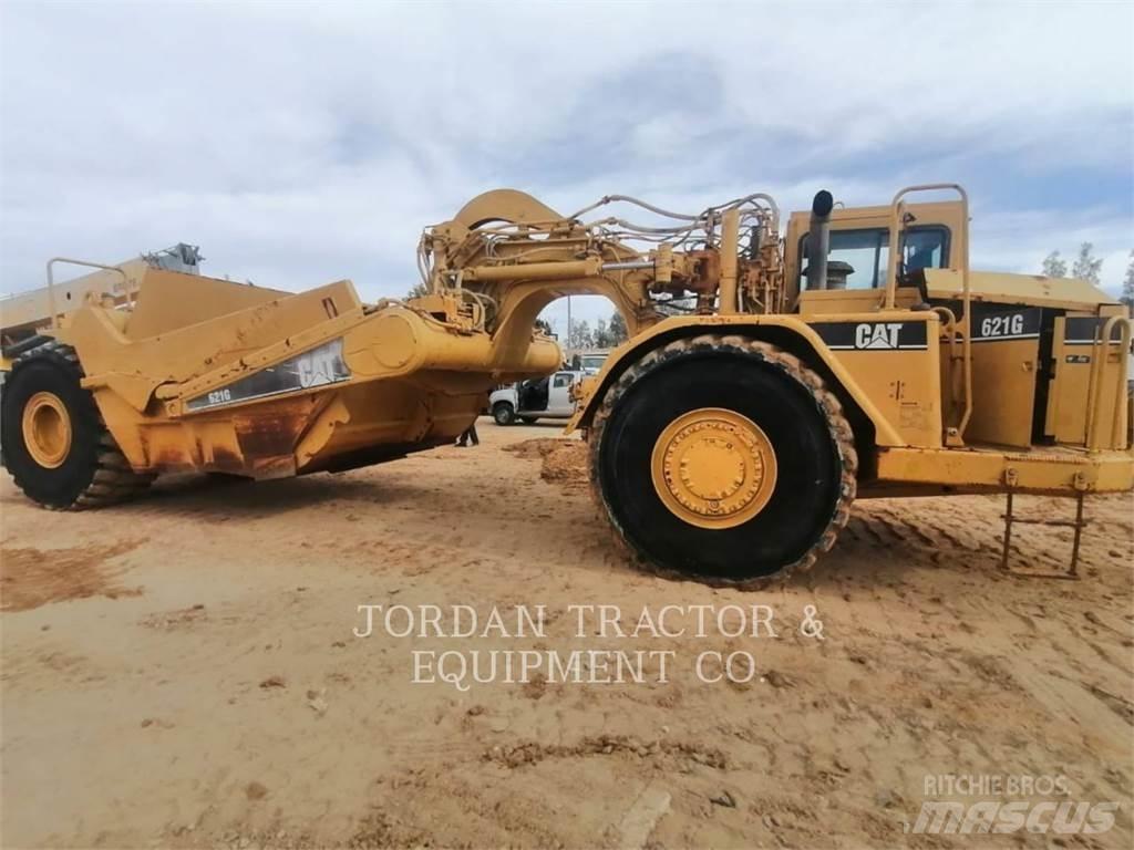 CAT 621G Skrēperi