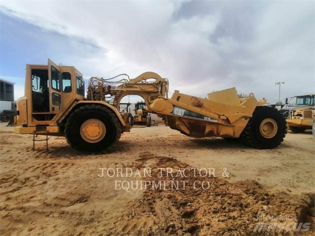 CAT 621G Skrēperi